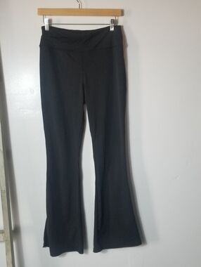 WOMEN'S BLACK FLARE YOGA LEGGINGS SIZE XL (RUNS SMALLER)